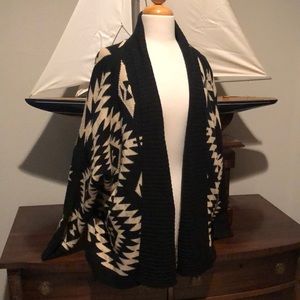 Windsor Geometric Pattern Throw / Sweater